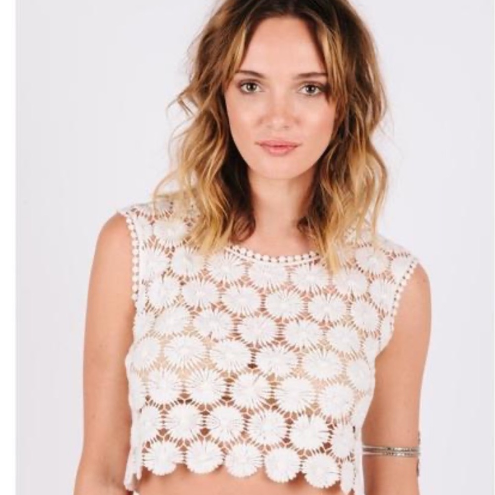 LAZY DAISY CROP TOP